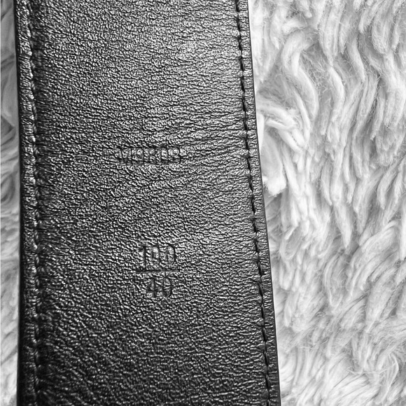 LOUIS VUITTON Damier Graphite 40mm LV initial buckle men’s belt, size 40 - Picture 9 of 9